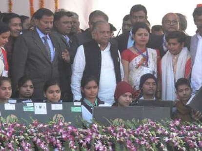 Mulayam Singh Yadav comments on PM Modi.