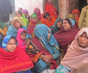 four died in kaushambi after drinking desi wine.