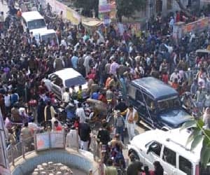 The roads were jammed ... are stranded vehicle