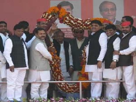 Not pak, threat from China : mulayam