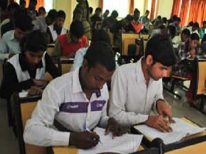 B ed exam schedule and form issued.