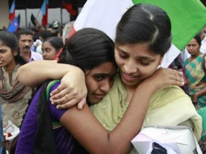 indian nurses returned to home from iraq.