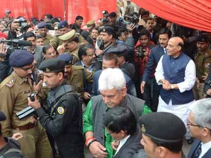 Absense of SP and BSP leaders in railway programme.