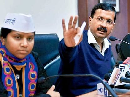Arvind kejriwaal meeting with top aap leaders in kaushambi