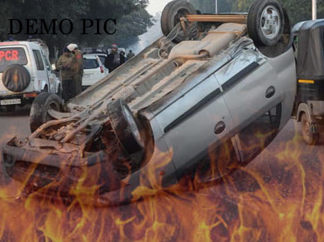 Fire in the car after the collision, death of business in stoped car 