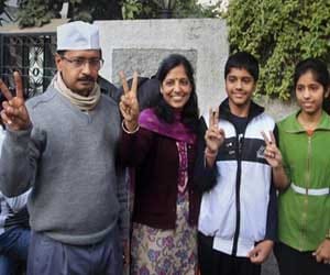 Arvind kejriwaal meeting with top aap leaders in kaushambi