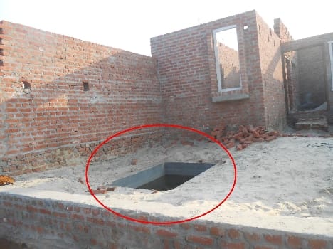 The death of the girl fell into the toilet tank