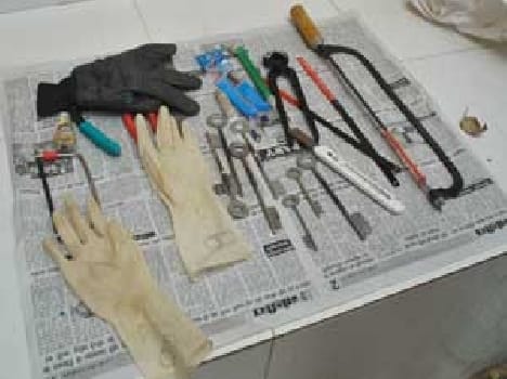 Indian bank robbery attempt , one arrested