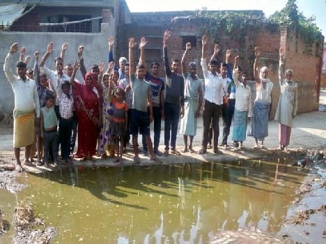 Water on the road, agitation