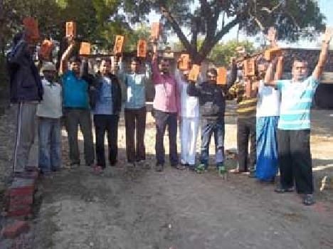 Rallied against the contractor 
