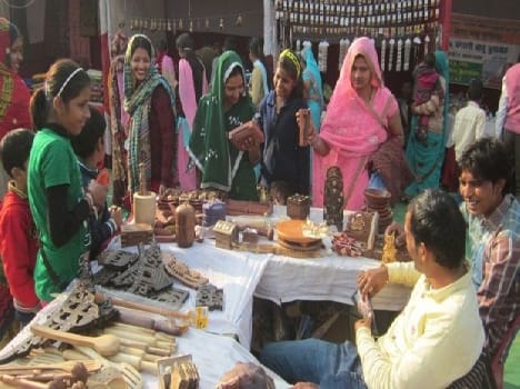 Handicrafts exhibition drew crowds
