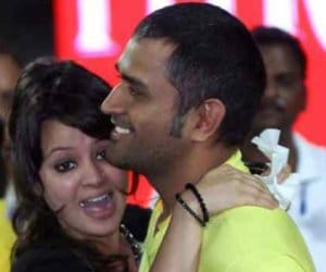 sakshi dhoni publish zeeva's photo in social media