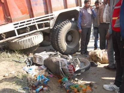 5 people died in road accident in haridwar.