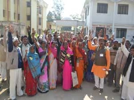 Kotedar of villagers demand action