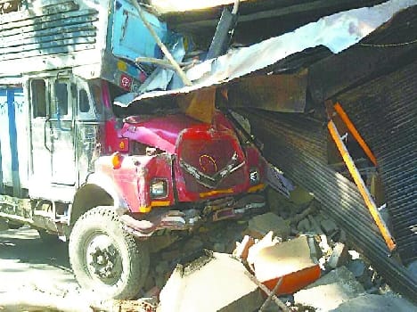 Ddddhata uncontrollable truck rammed into two stores