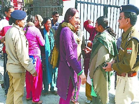 Women in the police station the other day drama