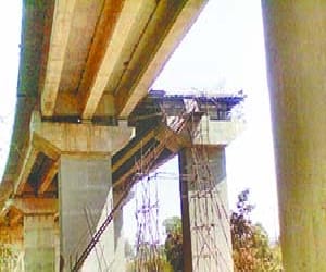 To prevent road accidents will become the 18-foot over bridge