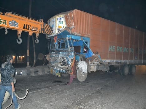 two died in an accident in mathura 