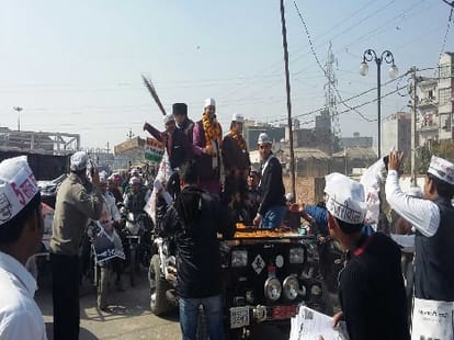 iit roorkee student help kejriwal.