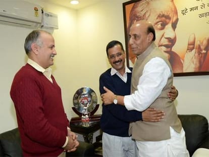 LIVE: Delhi's soon to be CM Kejriwal Met with Prime minister Modi