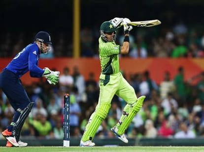 pakistan won his second warm up match against england by 4 wickets