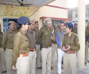 panchkula police help old people