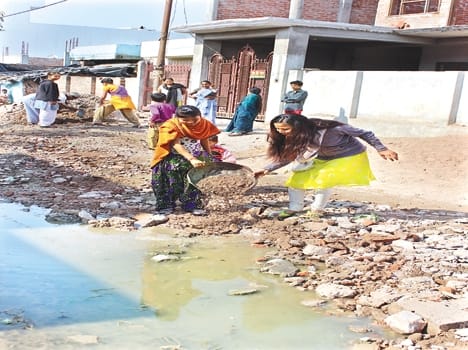 locals prepare the road in barra 6
