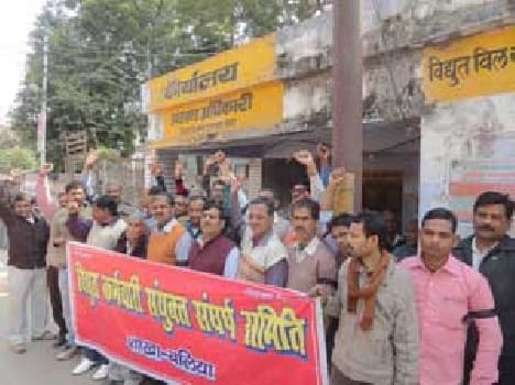 Workers demonstrated against batons