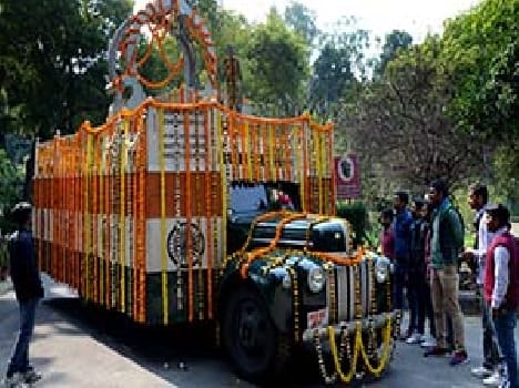 Gandhi drew crowds to see the urn vehicle