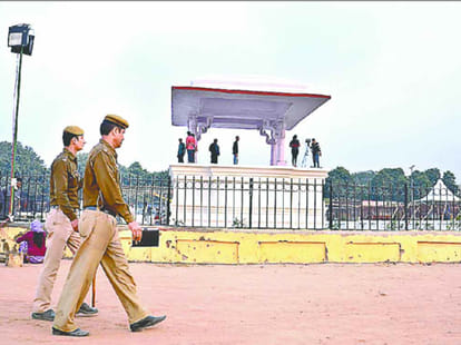 Grand swearing in ceremony of Kejriwal in Ramlila Maidan