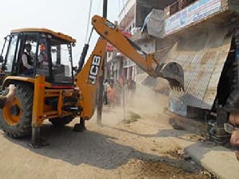 The eviction bulldozers roared in Manjhanpur