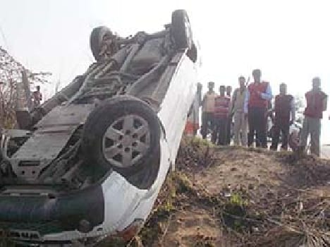Tavera fired , wounding six The wedding