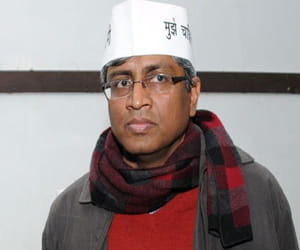 Ashutosh told his bitter experiences after Arvind Kejriwal resigned