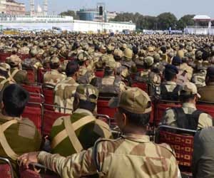 arvind kejrial oath taking ceremony can be seen live at many places in delhi