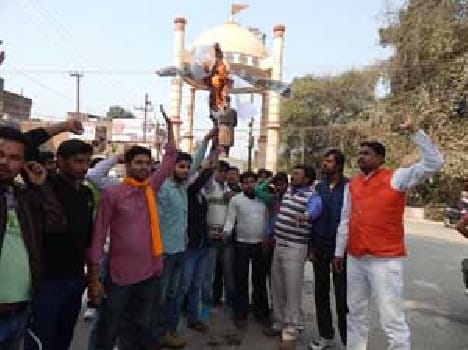 Valentine 's Day blew effigy in protest