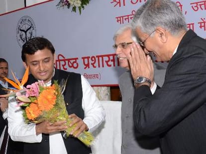 Akhilesh blame officers for taking bribe.