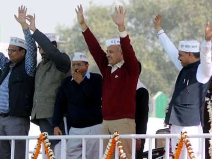 Modi and Kejriwal at Delhi Police 'At Home' Ceremony; Modi suggested doctor for his cough