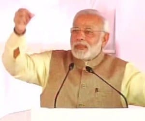 for whom narendra modi claps most