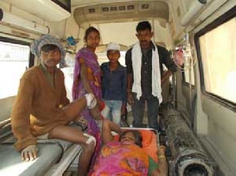 Sixteen people injured by uncontrolled truck overturns