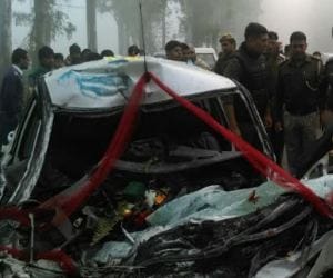 Horrible Car Accient, 5 Dead Alongwith Bride