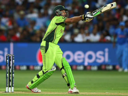 MS dhoni stopped to take bells after match against pakistan