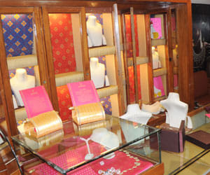 decoity in tanishq showroom.