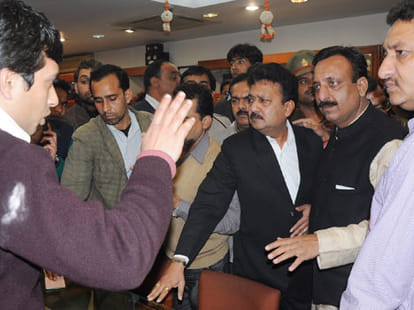 decoity in tanishq showroom.