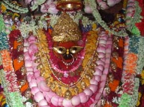 Mother was played by Jaykare Vindhydham , descended faithful