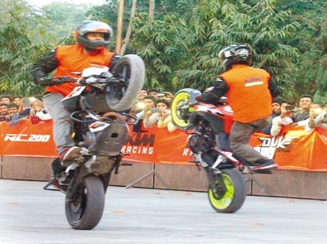 The young man on the bike stunt show