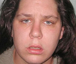 woman sent back to prison after selling her porn pictures 