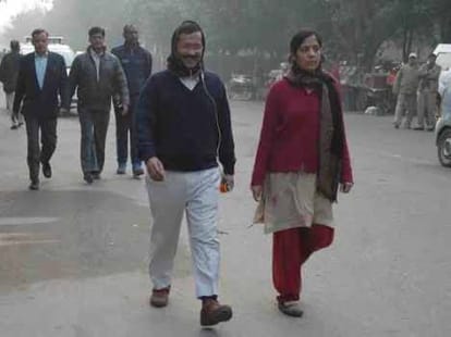 Saamna supports auction of modi suit