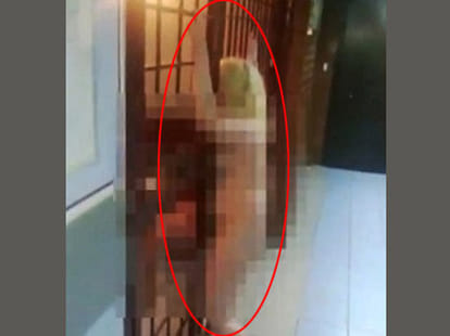woman stripped naked and started dancing in police station