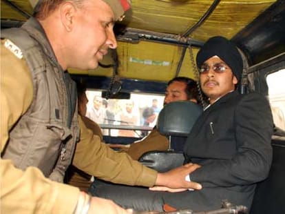 gangster vickky tyagi killed in court campus