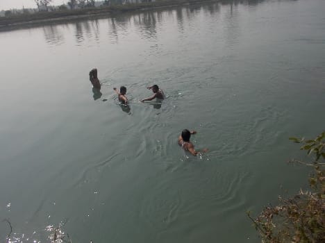 Married with a son and a daughter jumped in Sharda canal